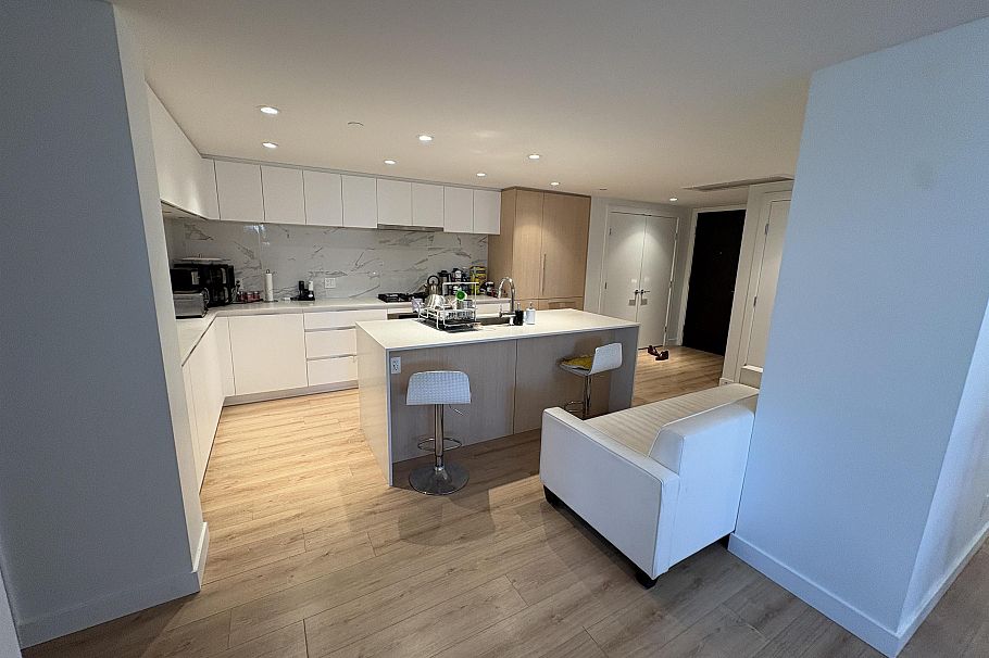 304 1500 Fern Street North Vancouver, BC - 4