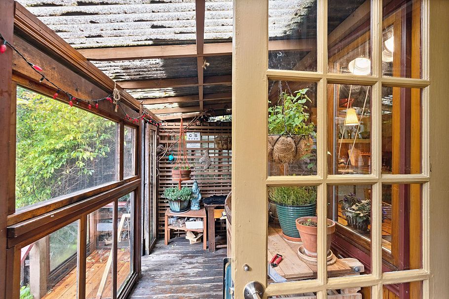 713 E St. James Road North Vancouver, BC - 11