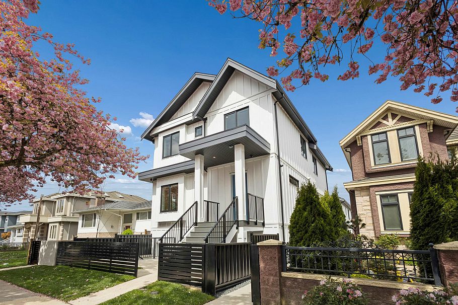 2 3637 E 46th Avenue Vancouver, BC - 39