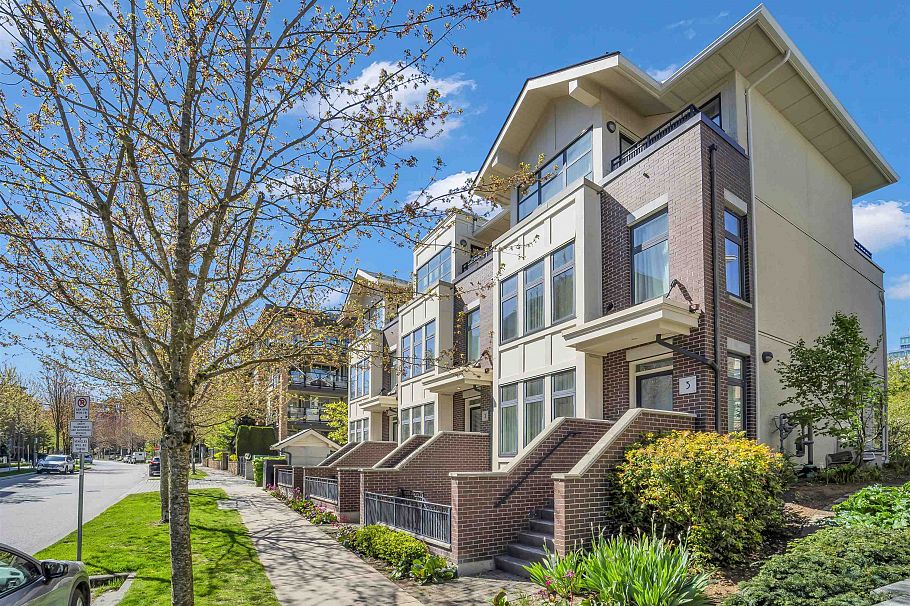 2 5879 Gray Avenue Vancouver, BC - 1