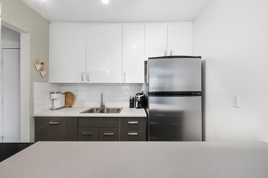 303 2125 W 2nd Avenue Vancouver, BC - 9