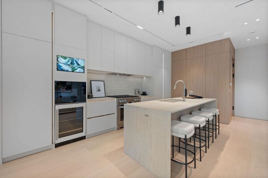 1 2935 W 15th Avenue Vancouver, BC - 7