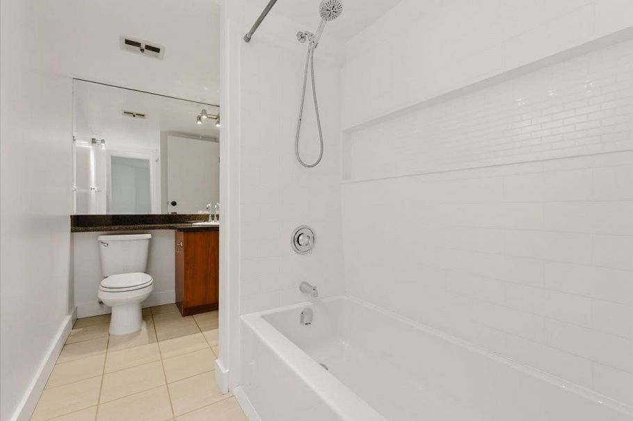 102 235 W 4th Street North Vancouver, BC - 16