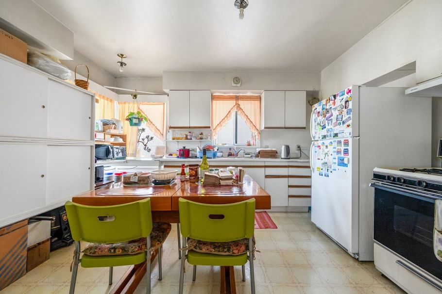 3383 Wellington Avenue Vancouver, BC - 4