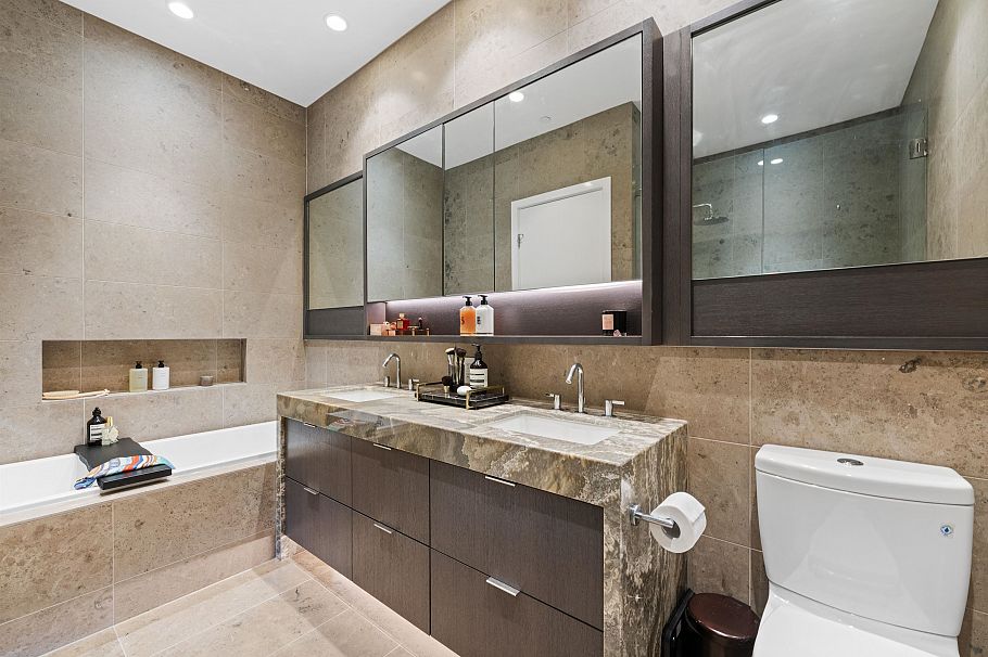 2403 125 E 14th Street North Vancouver, BC - 25