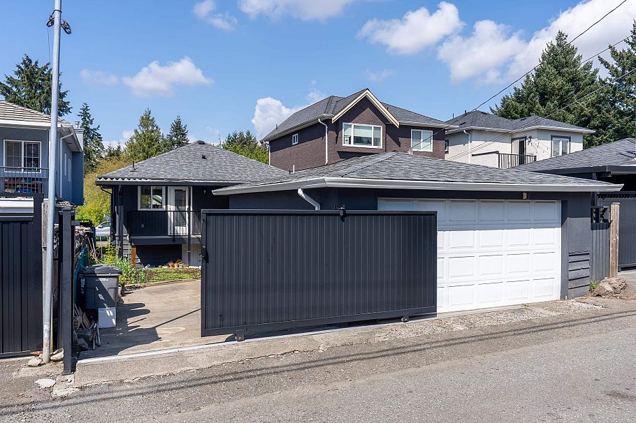 2576 E 27th Avenue Vancouver, BC - 22