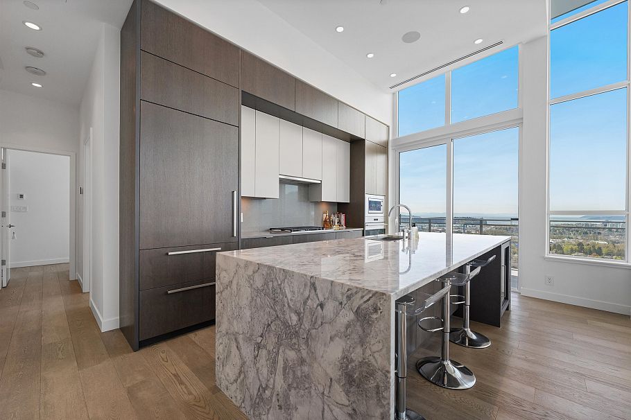 2403 125 E 14th Street North Vancouver, BC - 16