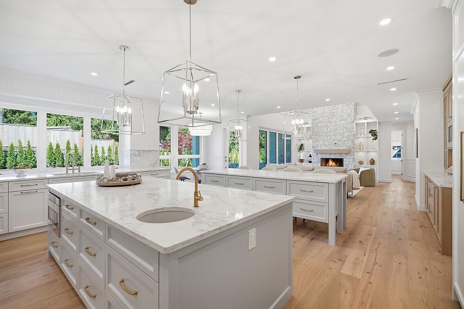 690 E Windsor Road North Vancouver, BC - 14