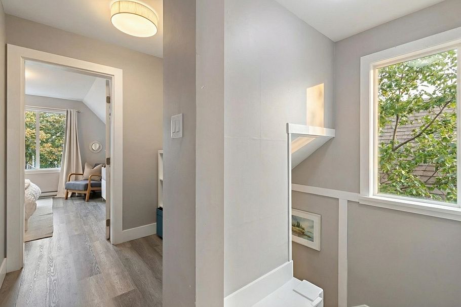 261 E 4th Street North Vancouver, BC - 15