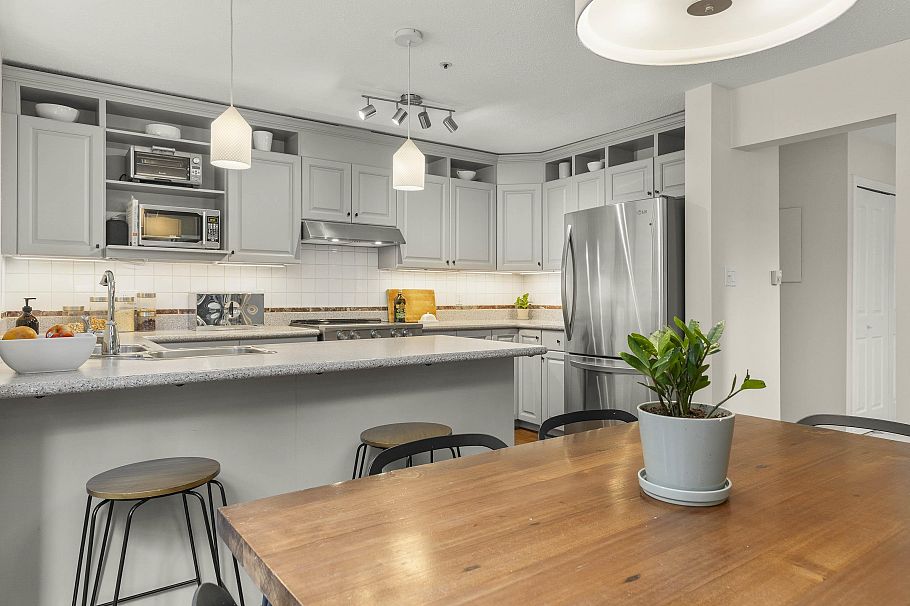 232 W 14th Avenue Vancouver, BC - 24