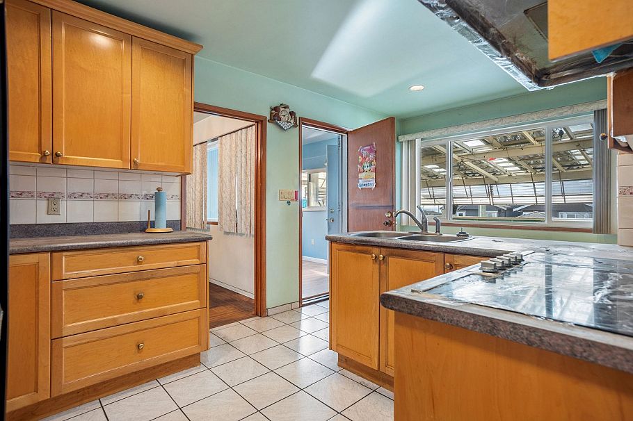 1388 E 60th Avenue Vancouver, BC - 15