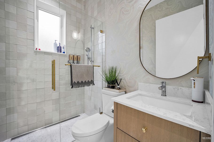 2796 E 4th Avenue Vancouver, BC - 33