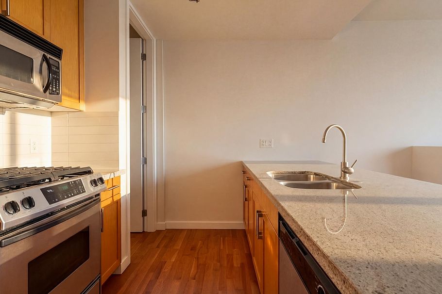 705 2055 Yukon Street Vancouver, BC - 5