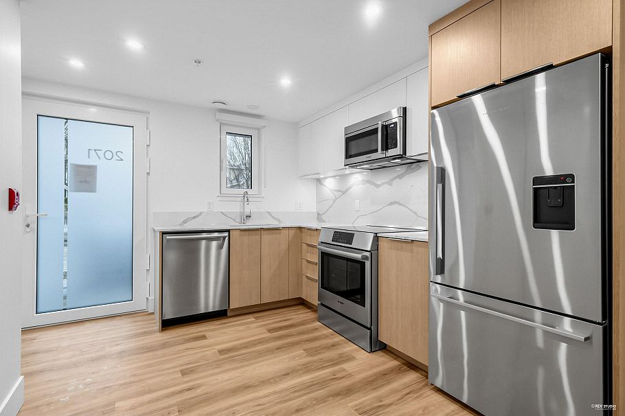 2071 E 1st Avenue Vancouver, BC - 4