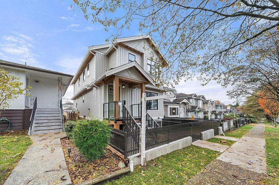 3274 E 44th Avenue Vancouver, BC - 40