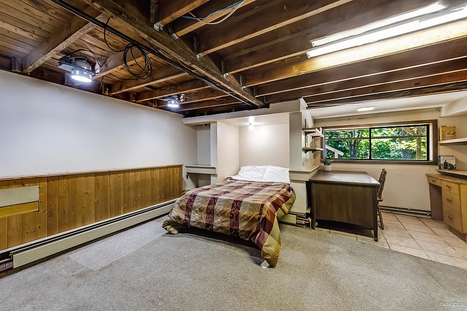 4585 Raeburn Street North Vancouver, BC - 25