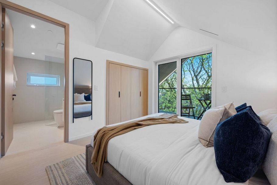 1 2935 W 15th Avenue Vancouver, BC - 32