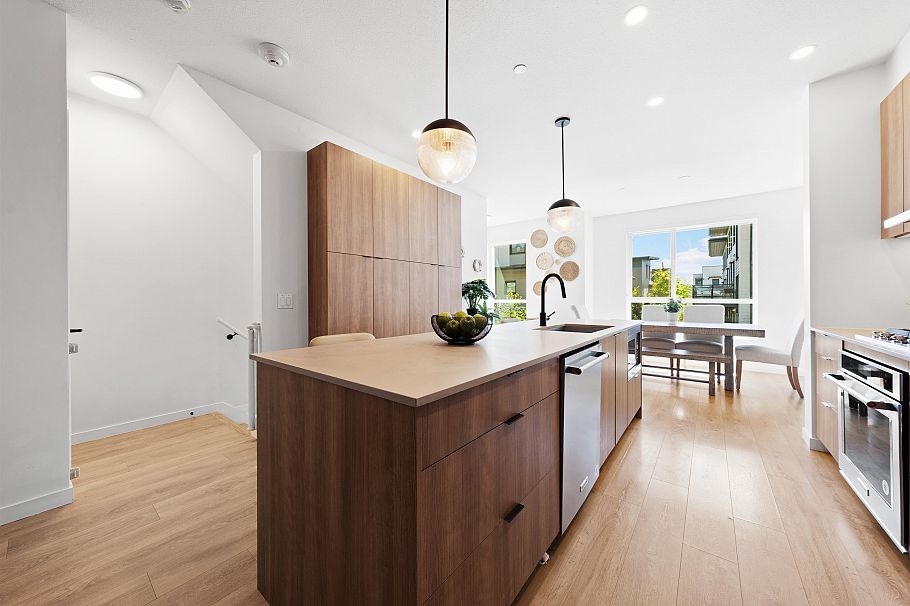 23 533 E 3rd Street North Vancouver, BC - 5