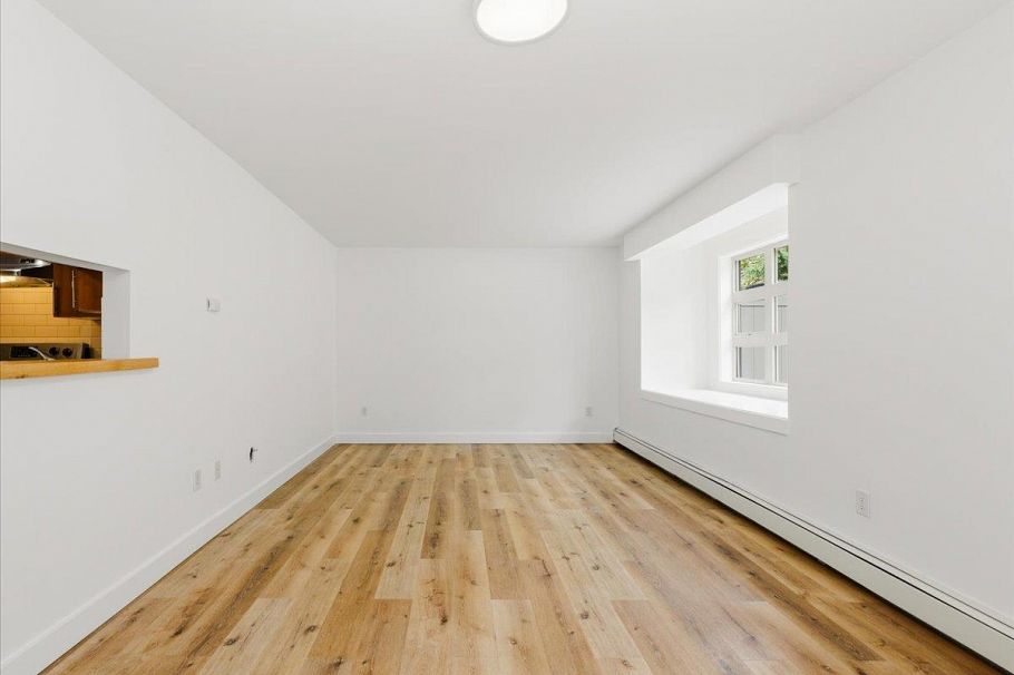 102 235 W 4th Street North Vancouver, BC - 5