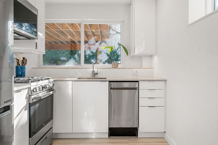 2289 Whitman Avenue North Vancouver, BC - 31