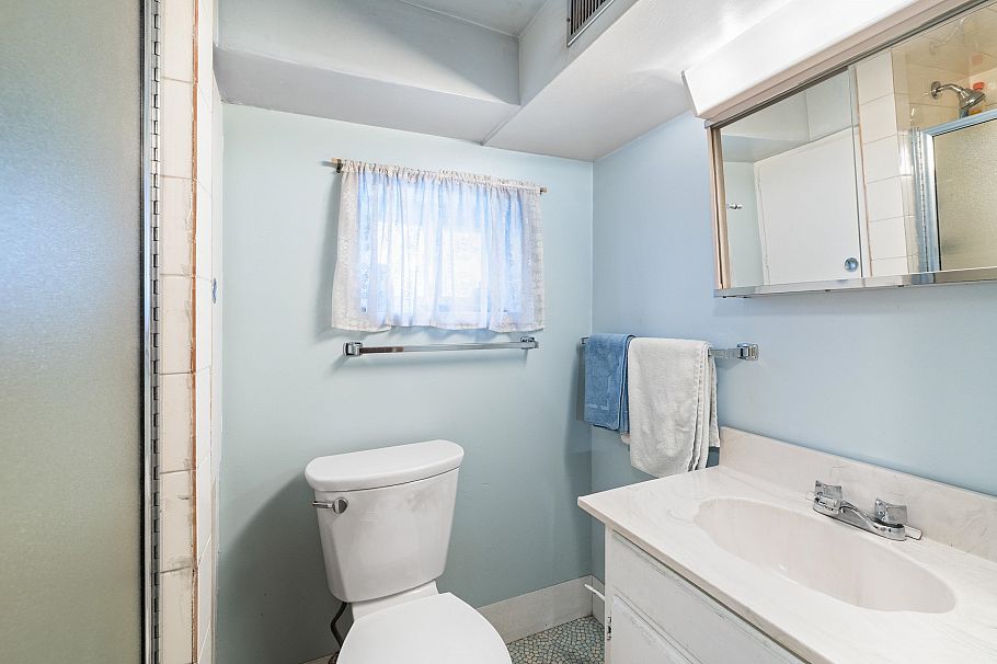 2578 Oxford Street Vancouver, BC - 16