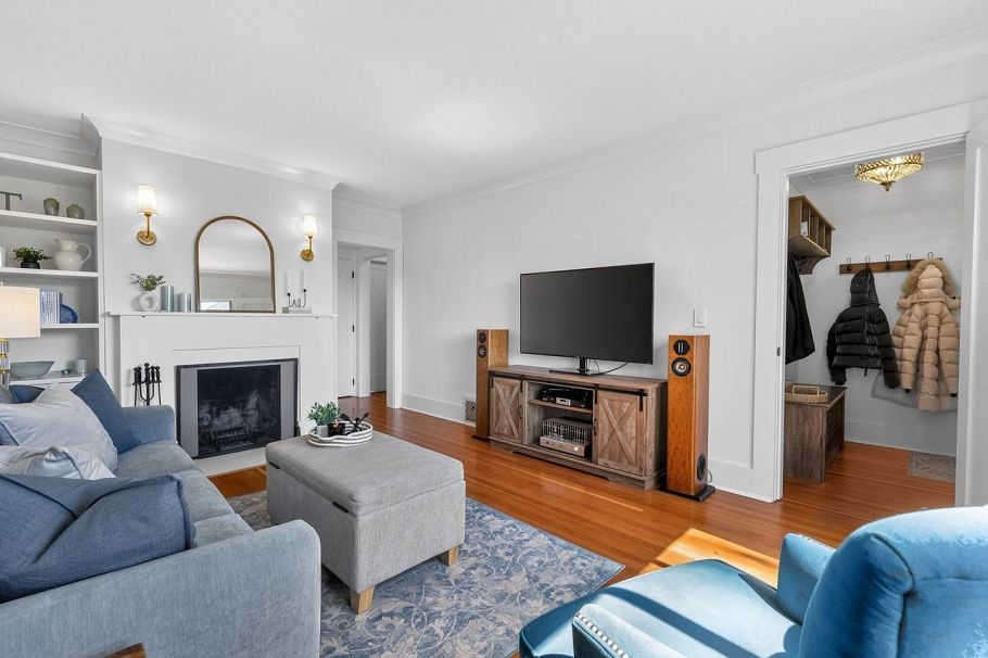 2281 E 7th Avenue Vancouver, BC - 3