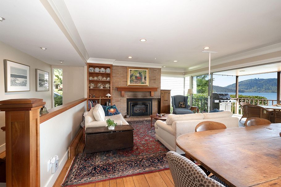 4455 Harris Place North Vancouver, BC - 3