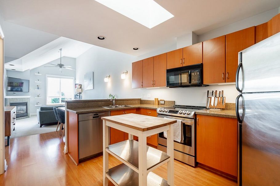 401 128 W 21st Street North Vancouver, BC - 10