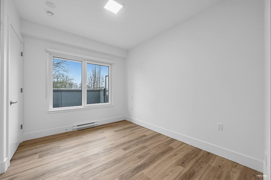 2071 E 1st Avenue Vancouver, BC - 21