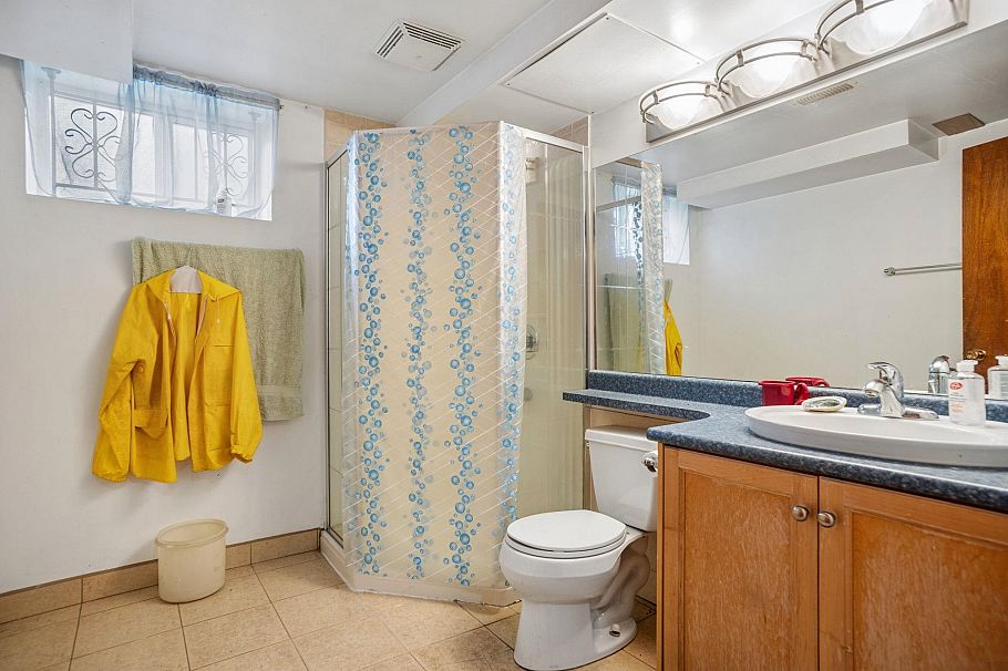 1388 E 60th Avenue Vancouver, BC - 30