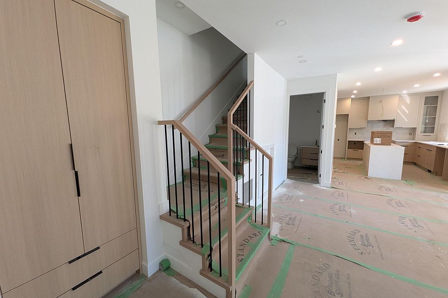 918 E 16th Avenue Vancouver, BC - 3