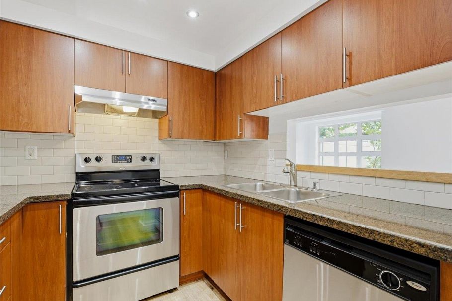 102 235 W 4th Street North Vancouver, BC - 3