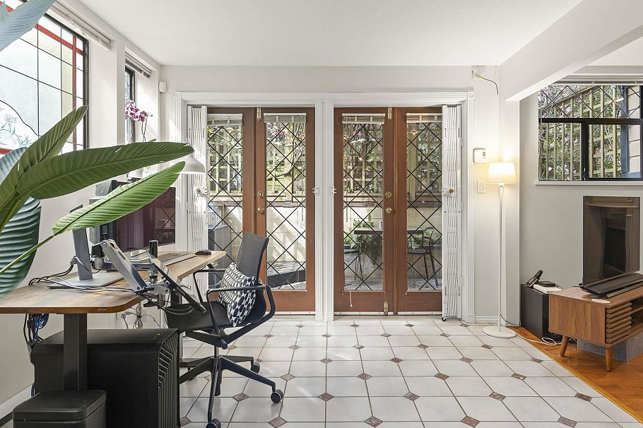 232 W 14th Avenue Vancouver, BC - 4