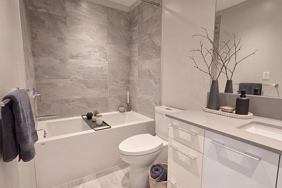 402 110 E 17th Street North Vancouver, BC - 11