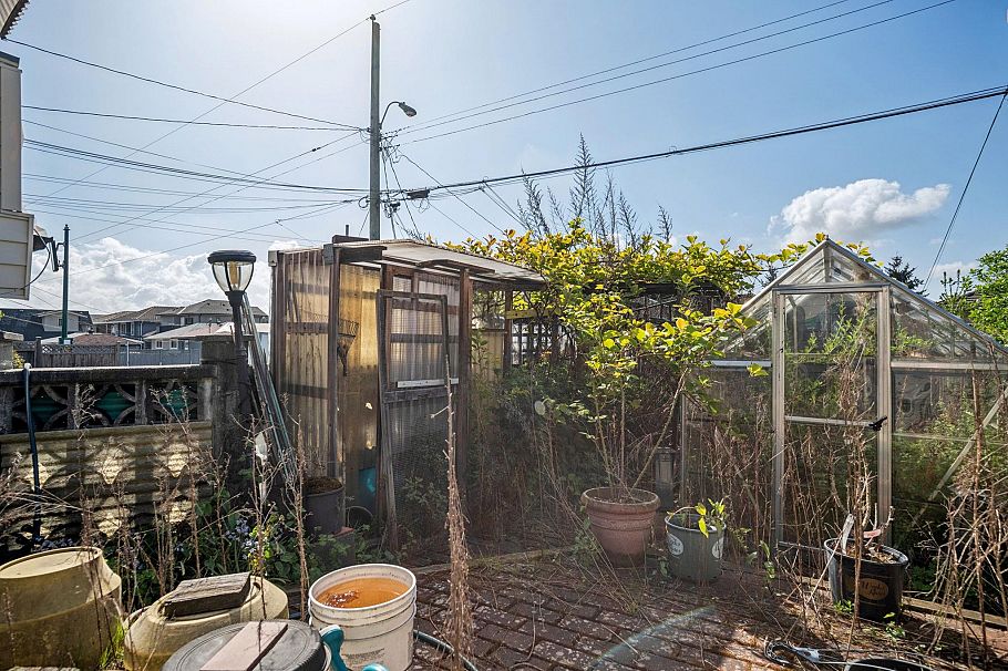 1388 E 60th Avenue Vancouver, BC - 35