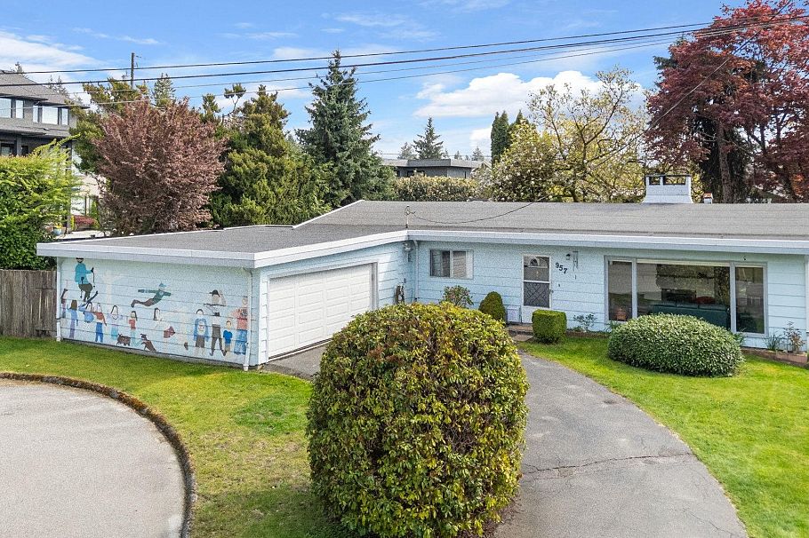 957 Essex Road North Vancouver, BC - 1