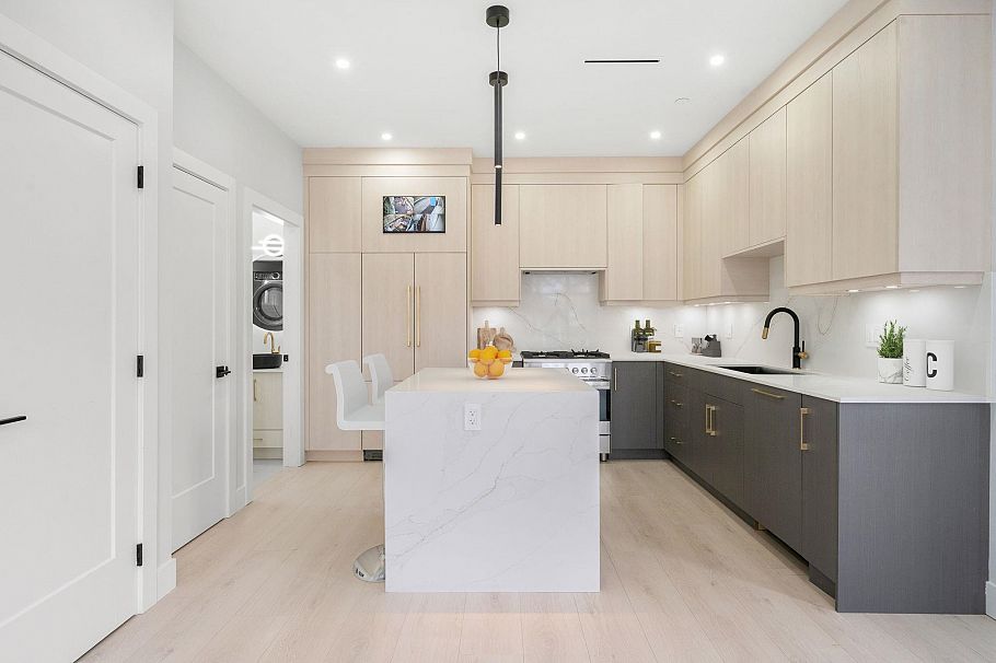 3274 E 44th Avenue Vancouver, BC - 11