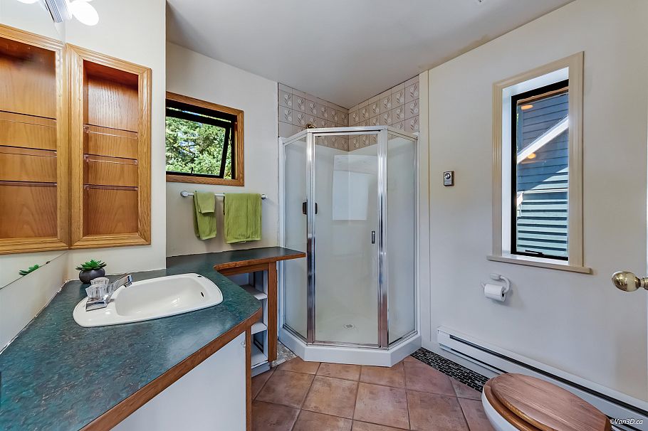 4585 Raeburn Street North Vancouver, BC - 23