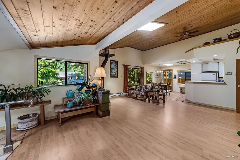 4585 Raeburn Street North Vancouver, BC - 14