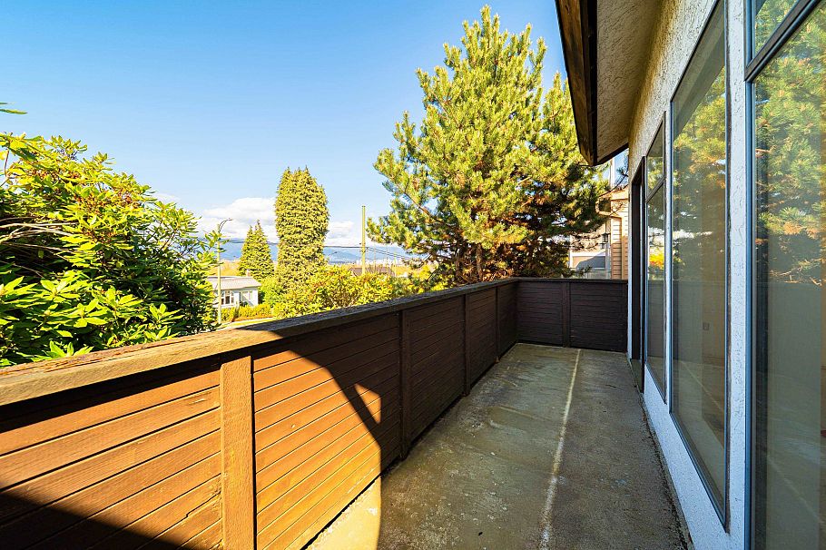 3974 W 10th Avenue Vancouver, BC - 13