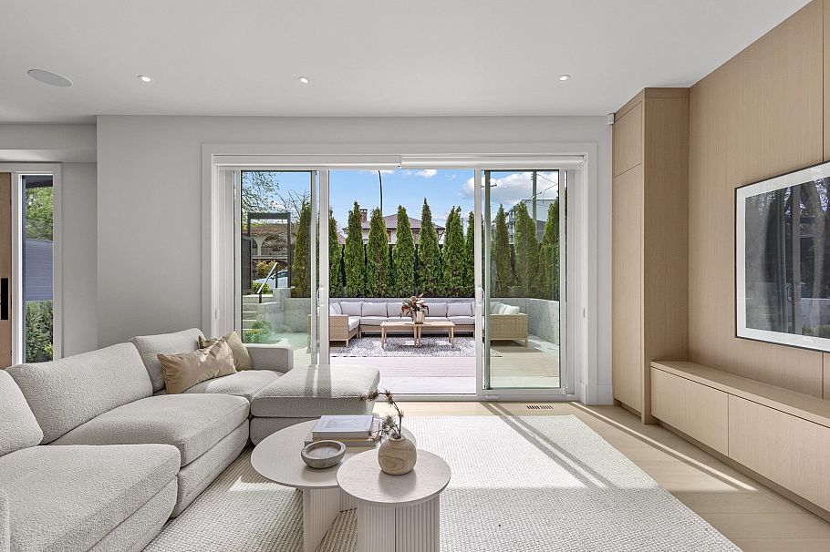 1 2425 Kitchener Street Vancouver, BC - 11