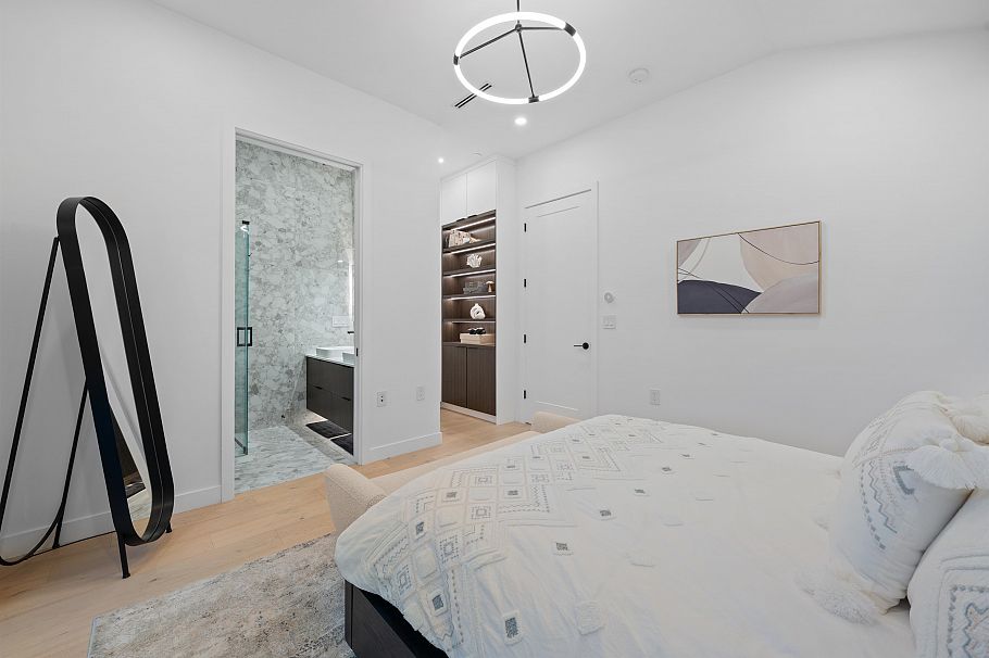 1440 E 17th Avenue Vancouver, BC - 18