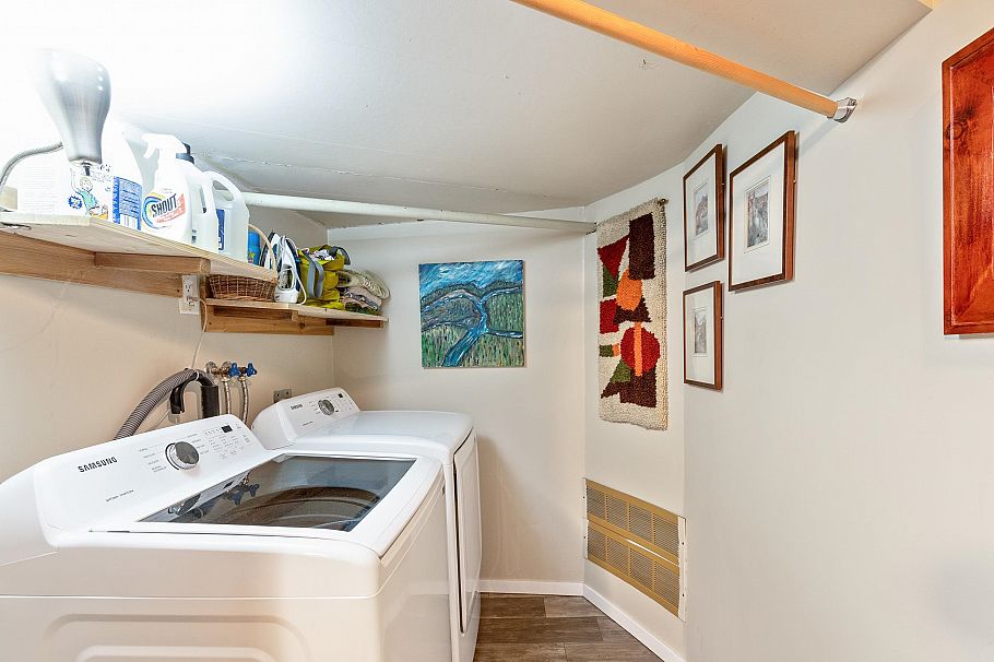 713 E St. James Road North Vancouver, BC - 19