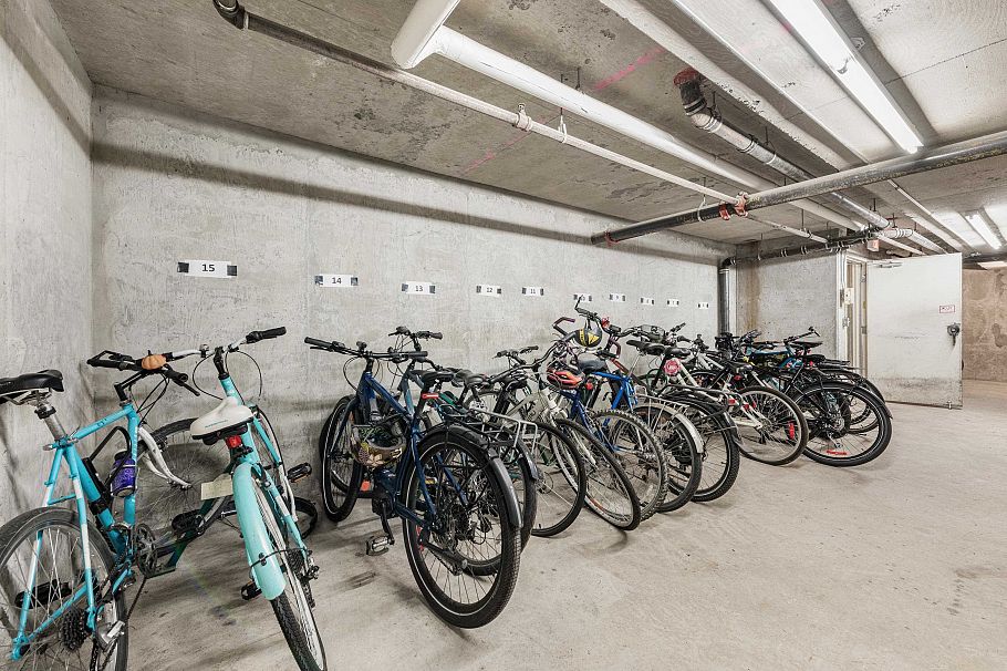 1823 Napier Street Vancouver, BC - 37