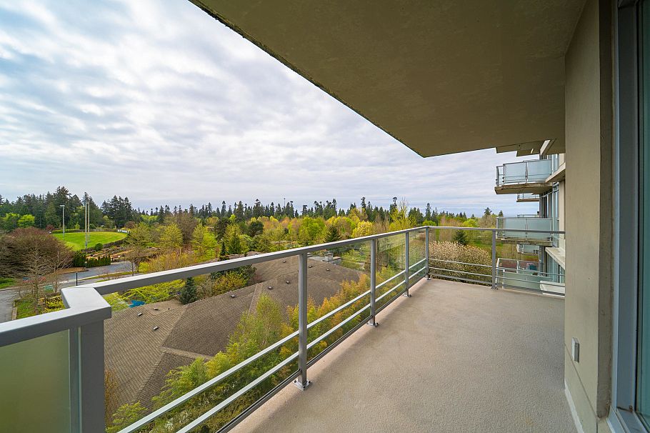 702 2688 West Mall Vancouver, BC - 35