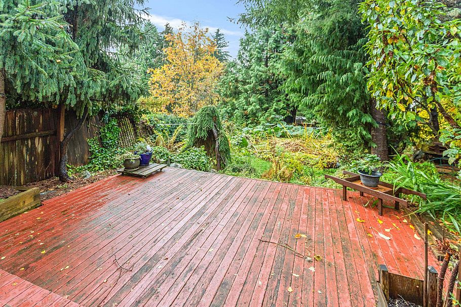 713 E St. James Road North Vancouver, BC - 23