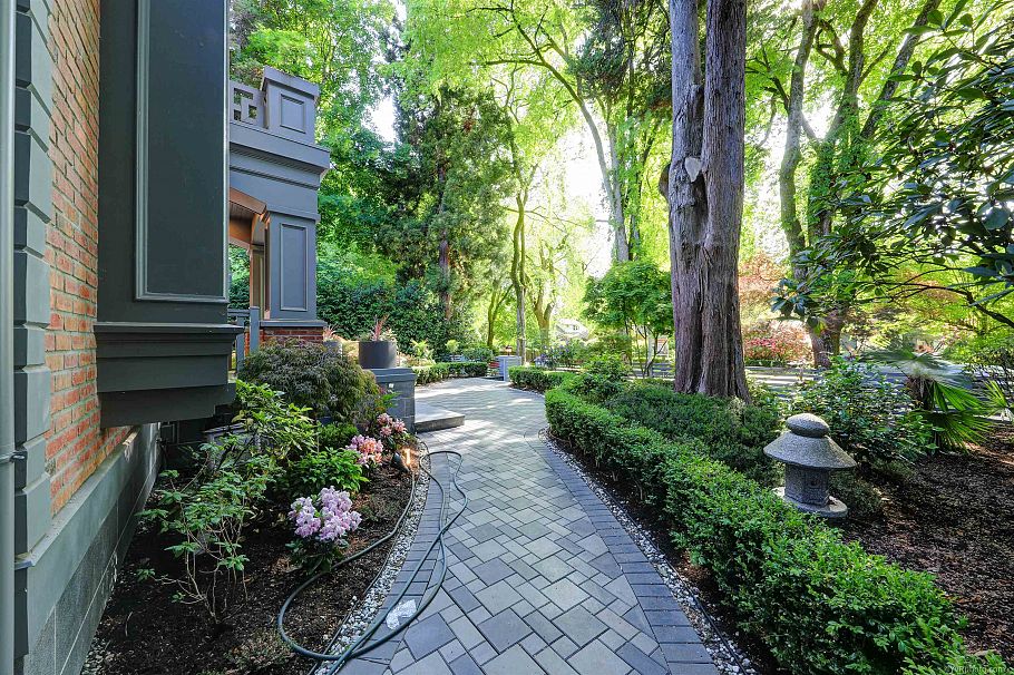 6038 Marguerite Street Vancouver, BC - 3