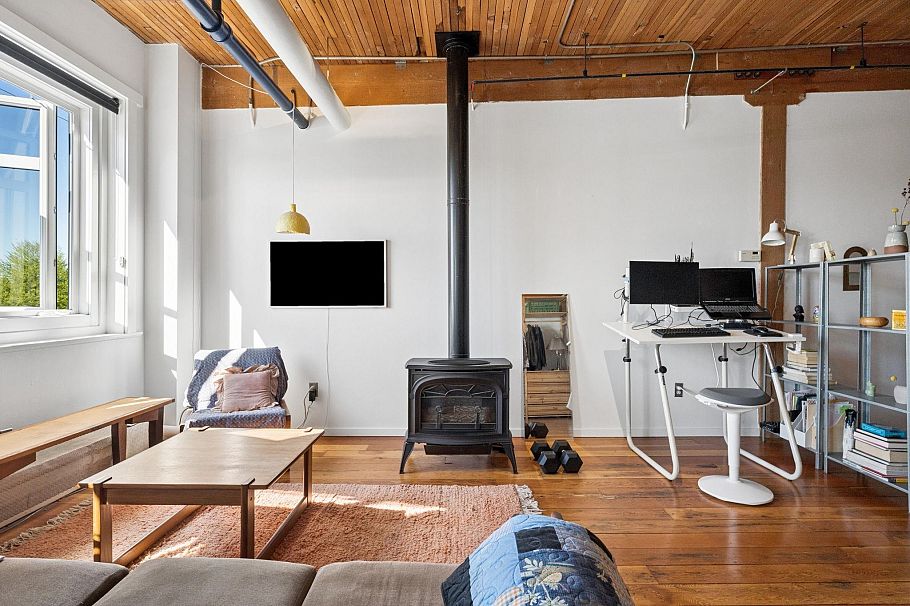 321 2556 E Hastings Street Vancouver, BC - 3