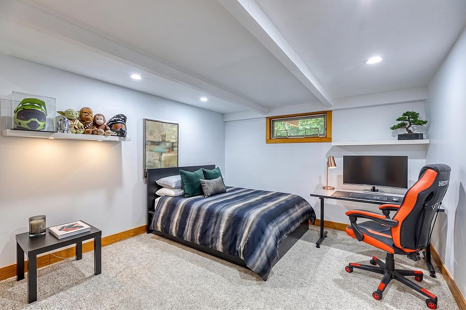 466 E Kings Road North Vancouver, BC - 27