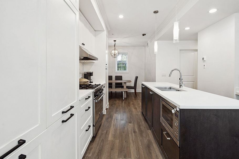 352 W 62nd Avenue Vancouver, BC - 11